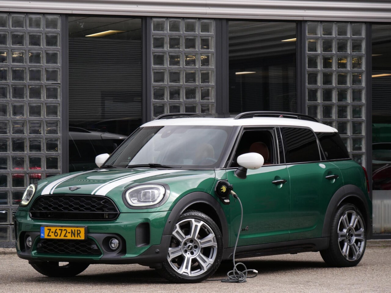 MINI Countryman - COOPER S E/ PANORAMADAK/ LEER/ CAMERA/ ADAPTIVE CRUISE/ HEAD-UP/ CARPLAY/ SOH 86% - AutoWereld.nl