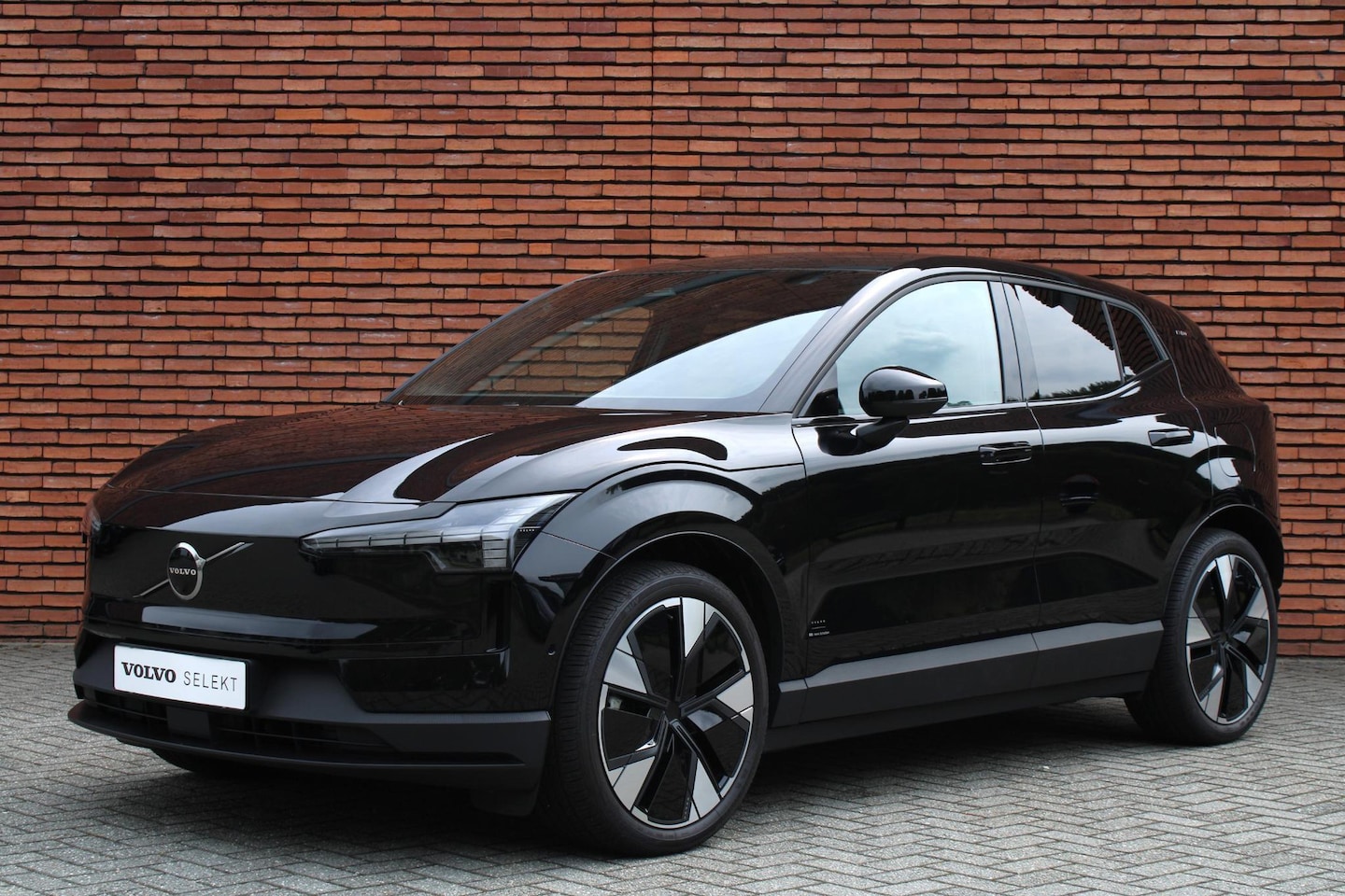 Volvo EX30 - P5 Long Range Plus Europa 69 kWh | Elektrisch verstelbare voorstoelen | Stoel-/ stuurwielv - AutoWereld.nl
