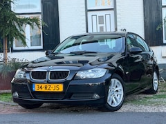 BMW 3-serie - 318i Dynamic Executive