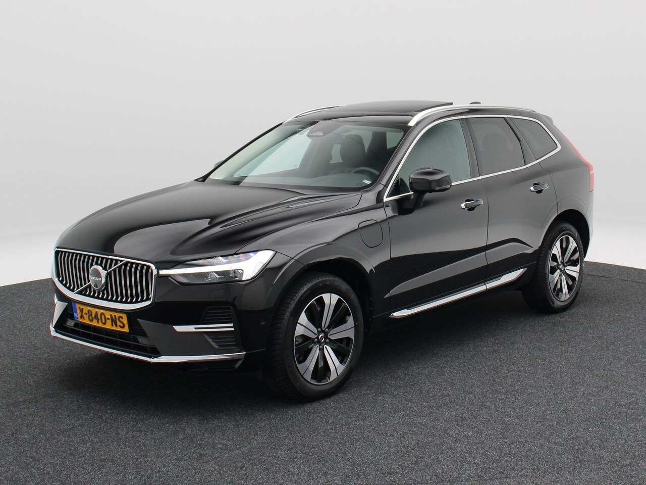 Volvo XC60 - 2.0 T8 455 Pk Plug-in hybrid AWD Plus Bright | Panoramadak | Trekhaak | 360° Camera | Harm - AutoWereld.nl