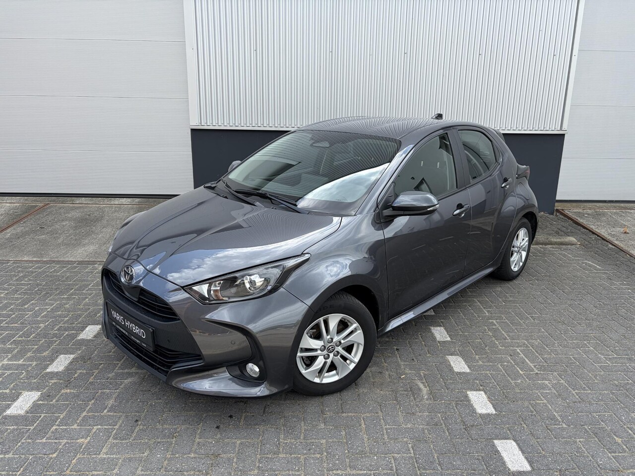 Toyota Yaris - 1.5 Hybrid 115 Business Plus Special | Parkeersensoren Voor en Achter | Stoel en Stuurverw - AutoWereld.nl