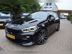 BMW 1-serie - 118i High Executive M-PAKKET/ AUTOM/PANO DAK/CARPLAY/CRUISE/NAVI/AIRCO-ECC/XENON/CAMERA/BL