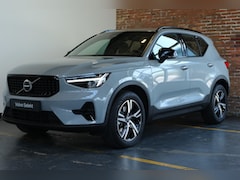 Volvo XC40 - B4 Plus Dark | Trekhaak Semi-elektrisch | Adaptieve Cruise Control | Pilot Assist | Google
