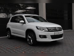 Volkswagen Tiguan - 2.0 TSI Sport&Style 4Motion|R-Line|Xenon Led| DSG |Camera| 19 inch| Trekhaak|