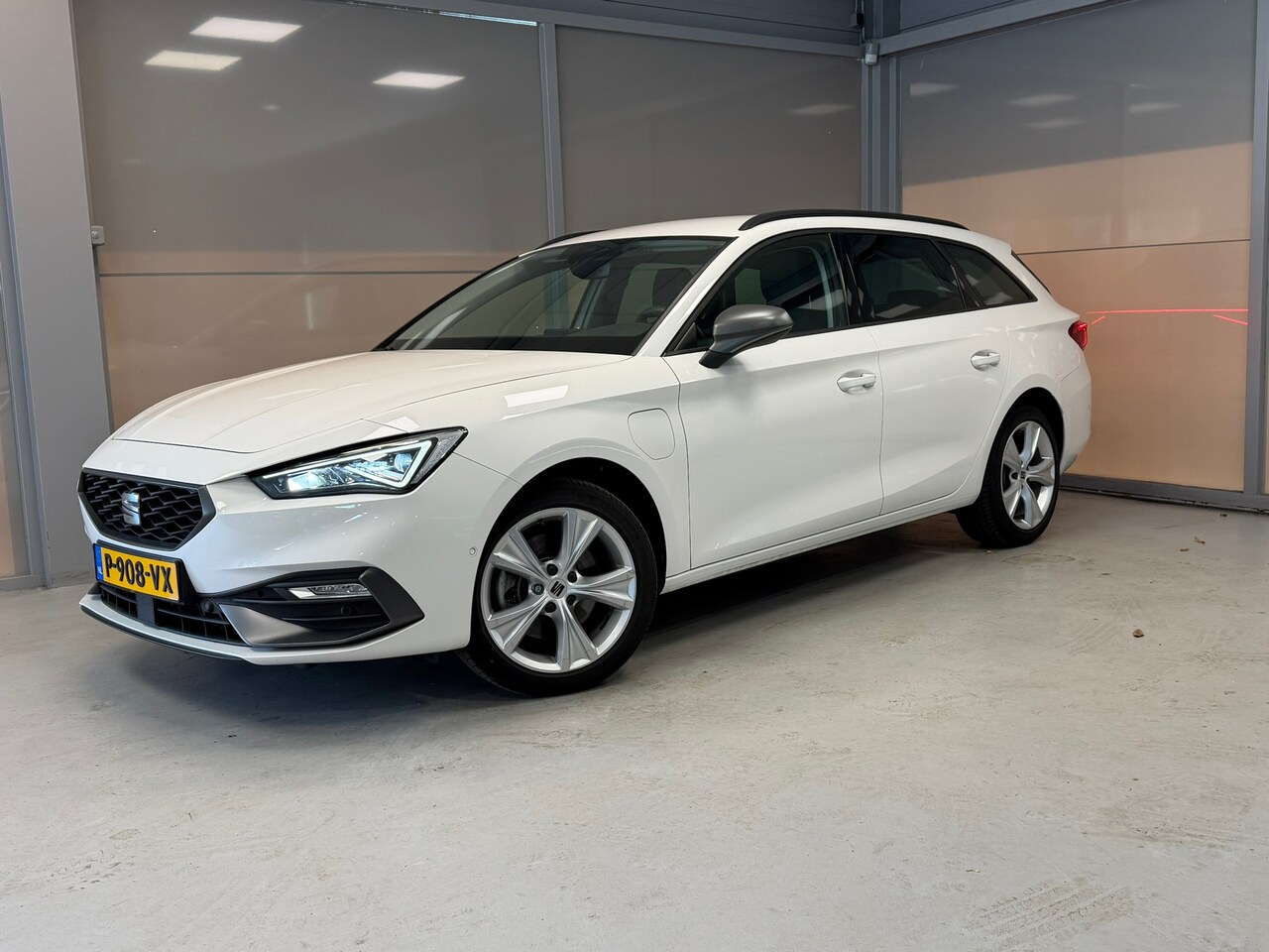 SEAT Leon Sportstourer - 1.4 TSI eHybrid PHEV FR Business Intense | AUTOMAAT | CAMERA | SOH 95% | - AutoWereld.nl