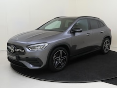 Mercedes-Benz GLA-Klasse - 180 AMG Line / Achteruitrijcamera / Night-Pakket /