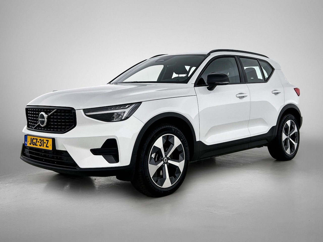 Volvo XC40 - 2.0 B4 Plus Dark | Trekhaak | Allseason | ACC | BLIS | - AutoWereld.nl