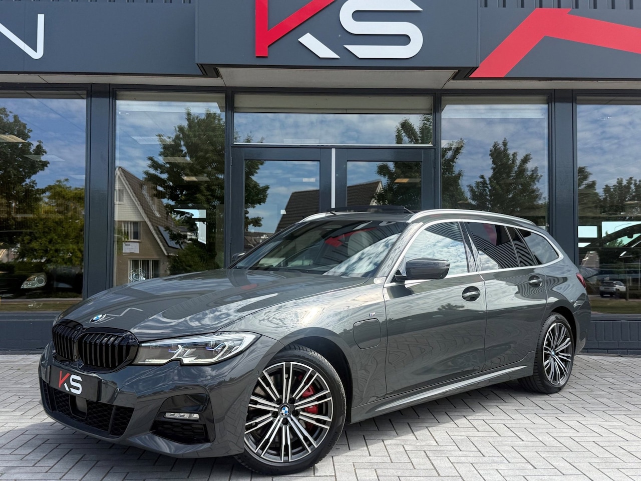 BMW 3-serie Touring - 330e xDrive High Executive M Sport Pano Individual Laser 360 camera - AutoWereld.nl