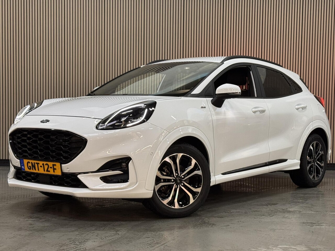 Ford Puma - 125pk ST-Line X Half Leer B&O Navi Camera Parking pack Privacy glass All Season Banden - AutoWereld.nl