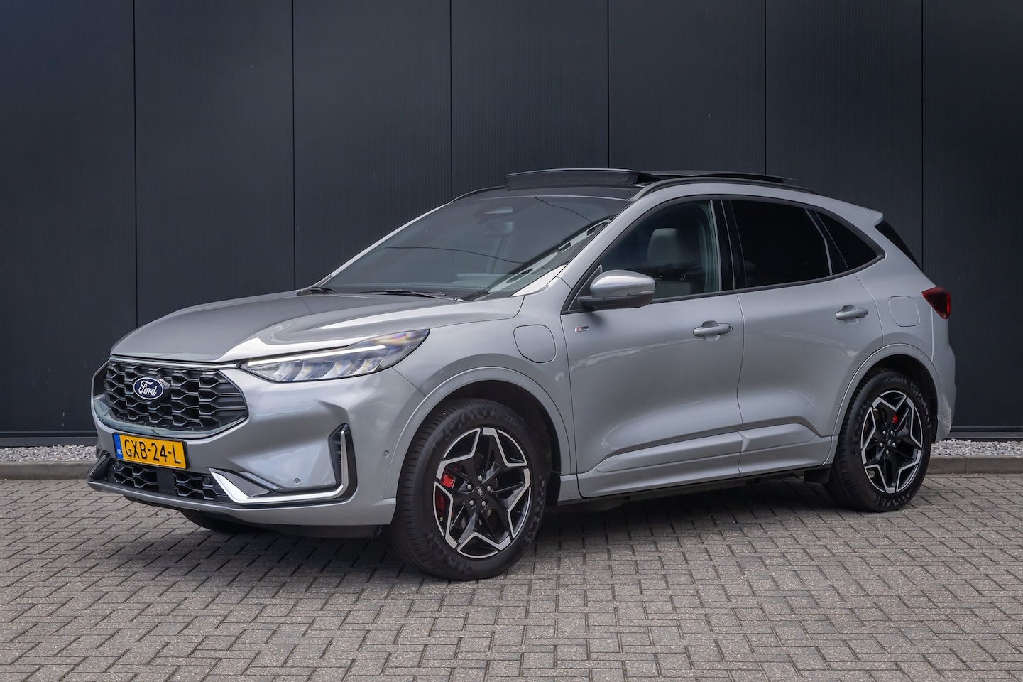 Ford Kuga - 2.5 PHEV ST-Line X | Panoramadak | Adaptieve cruise | 360 Camera | AGR | Dodehoek detectie - AutoWereld.nl