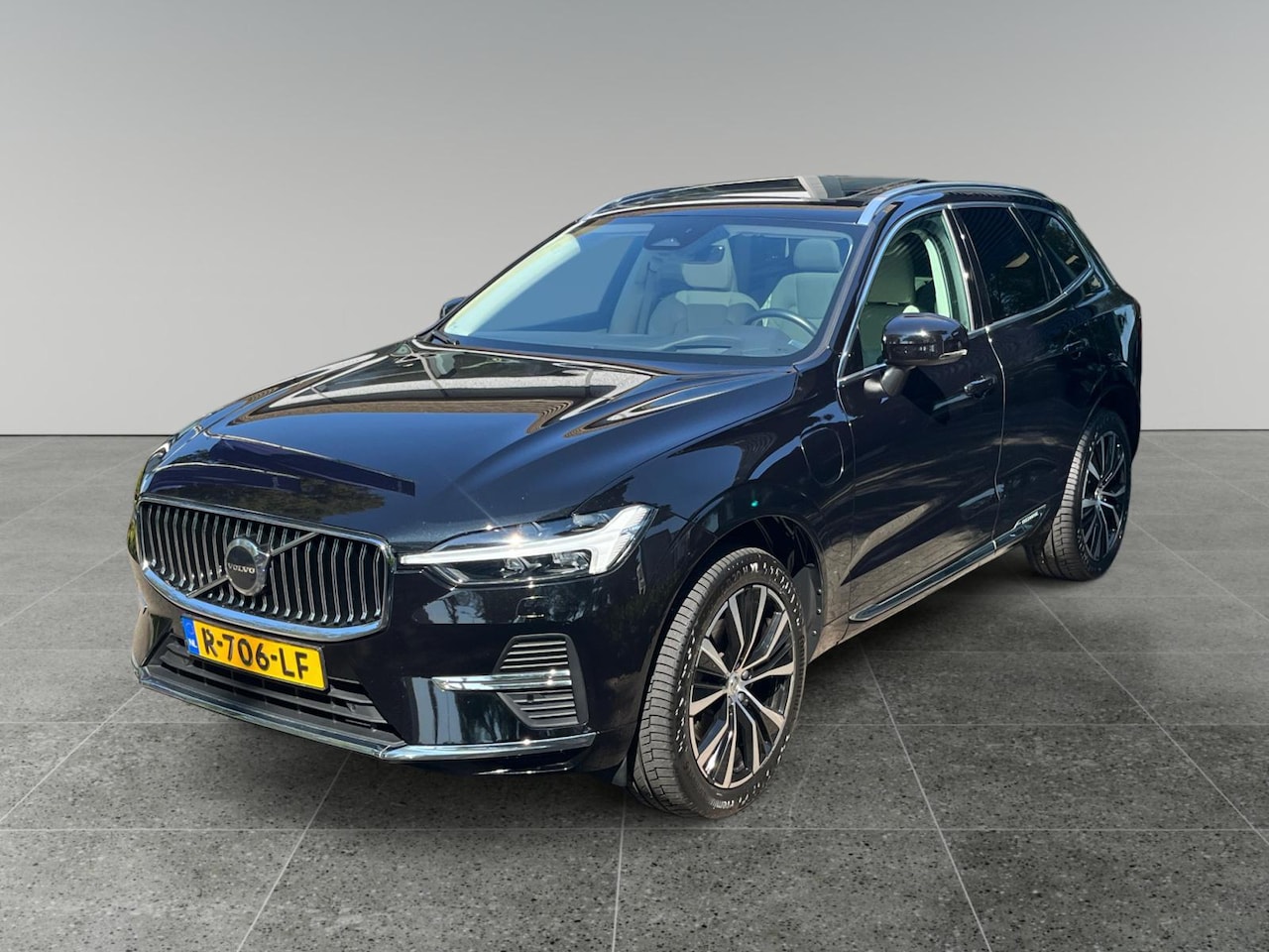 Volvo XC60 - T6 Plug-in hybrid AWD Ultimate Bright |Trekhaak| Long Range| - AutoWereld.nl