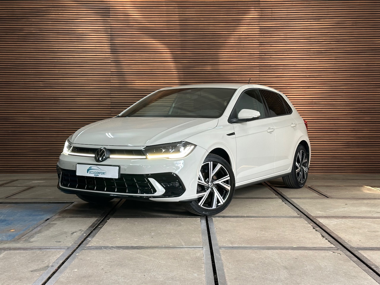 Volkswagen Polo - 1.0 TSI R-Line | Carplay | Matrix LED | Camera | Climatronic | Stoelverwarming | 17” Licht - AutoWereld.nl