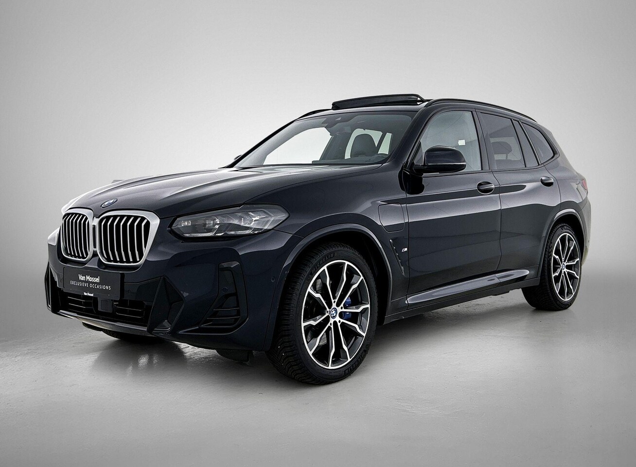 BMW X3 - xDrive30e High Executive | M-SPORT | LEDER | PANORAMADAK | HARMAN KARDON | HEAD-UP DISPLAY - AutoWereld.nl
