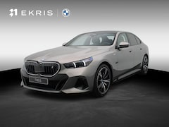 BMW i5 - eDrive40 | M Sportpakket Pro | Panoramadak | Bowers & Wilkins | Comfortstoelen | Trekhaak