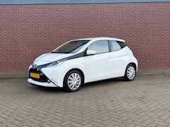 Toyota Aygo - 1.0 VVT-i x-play / Nap / Airco / Cruise / Elektrische ramen