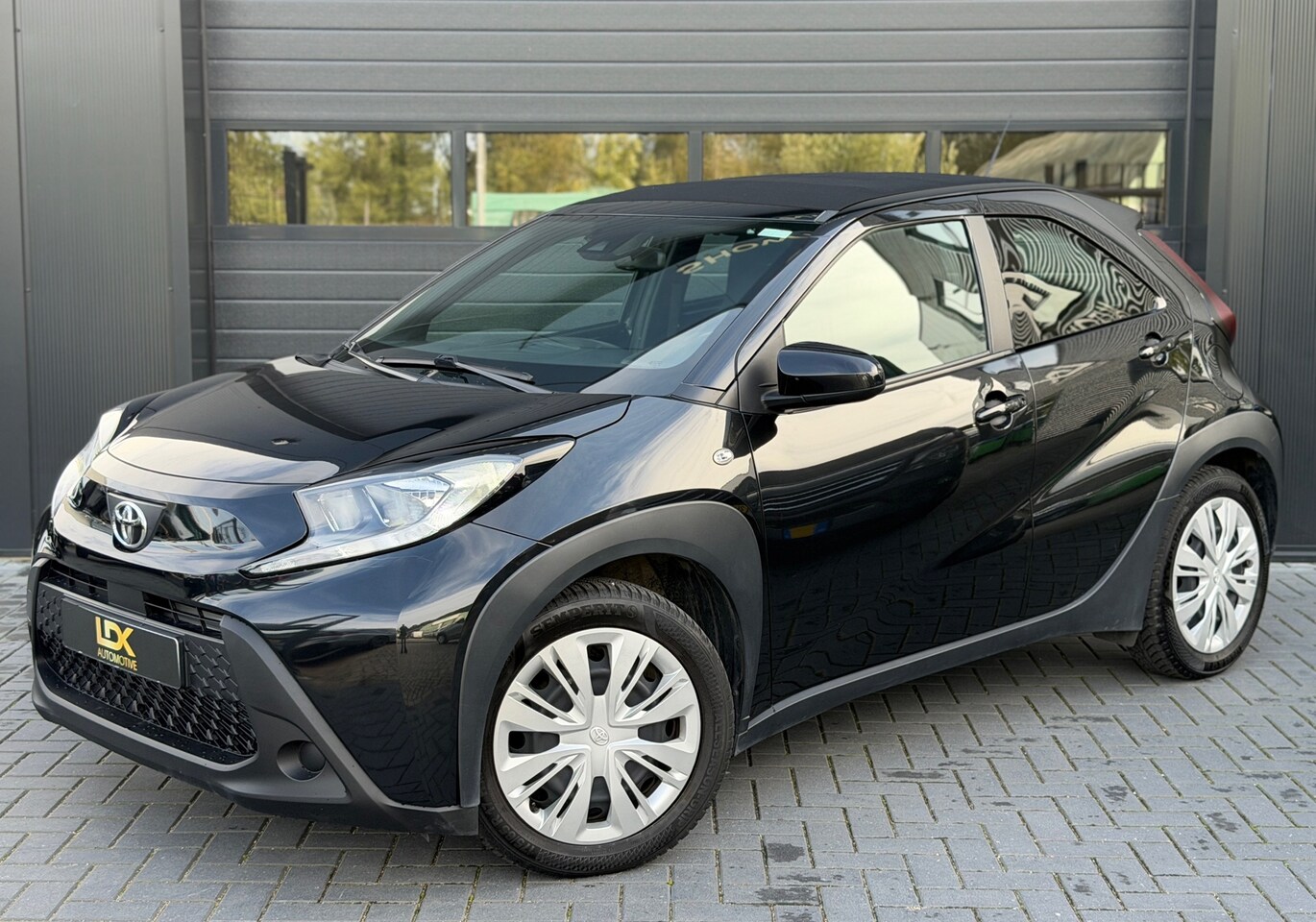Toyota Aygo X - 1.0 VVT-i S-CVT Play|Open dak|Camera|Automaat| - AutoWereld.nl