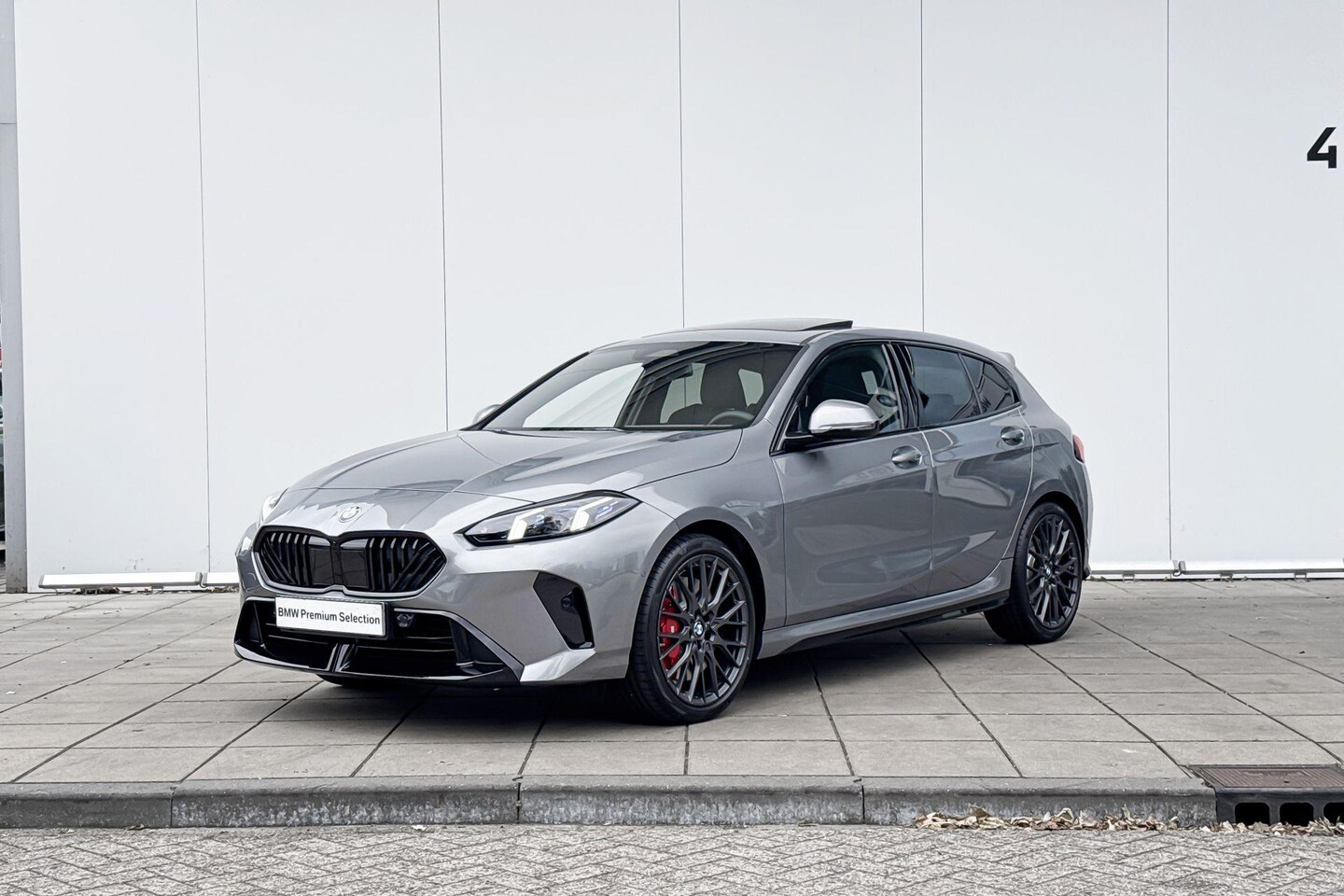 BMW 1-serie - 120 M Sport M-Sport Pro / 19inch / Glazendak / Stoelverwarming / Getinte Ramen / Harman Ka - AutoWereld.nl