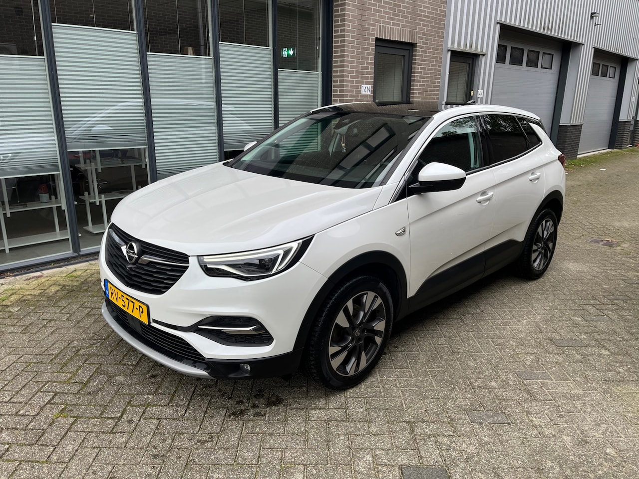 Opel Grandland X - 1.2 Turbo Innovation! PDC! Boekjes! Leder! - AutoWereld.nl