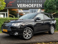 Mitsubishi Outlander - 2.0 PHEV instyle | PANORAMADAK | PARKEERCAMERA | LEDER | TREKHAAK | NAVIGATIE | XENON | ST