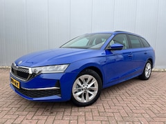 Skoda Octavia Combi - 1.5 TSI MHEV Business Edition Plus | Achteruitrijcamera | Elektrische achterklep | Parkeer
