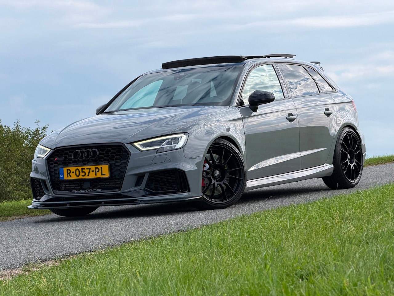 Audi RS3 - 2.5 TFSI 500PK Quattro |Pano |Milltek |Eventuri Carbon intake |B&O |H&R |Schaal stoelen |V - AutoWereld.nl