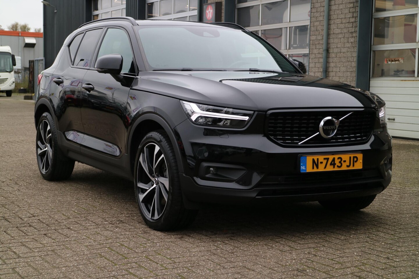 Volvo XC40 - 1.5 T4 Recharge R-Design | SOH % | Camera | Trekhaak | - AutoWereld.nl