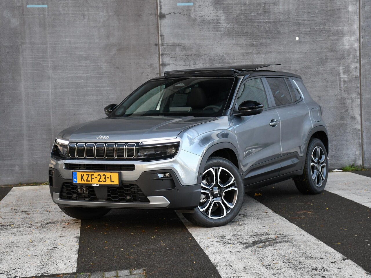 Jeep Avenger - Summit 1.2 e-Hybrid 110pk Automaat PANO | JBL SOUND | 18''LM | CAMERA | ADAPT. CC | DODE H - AutoWereld.nl