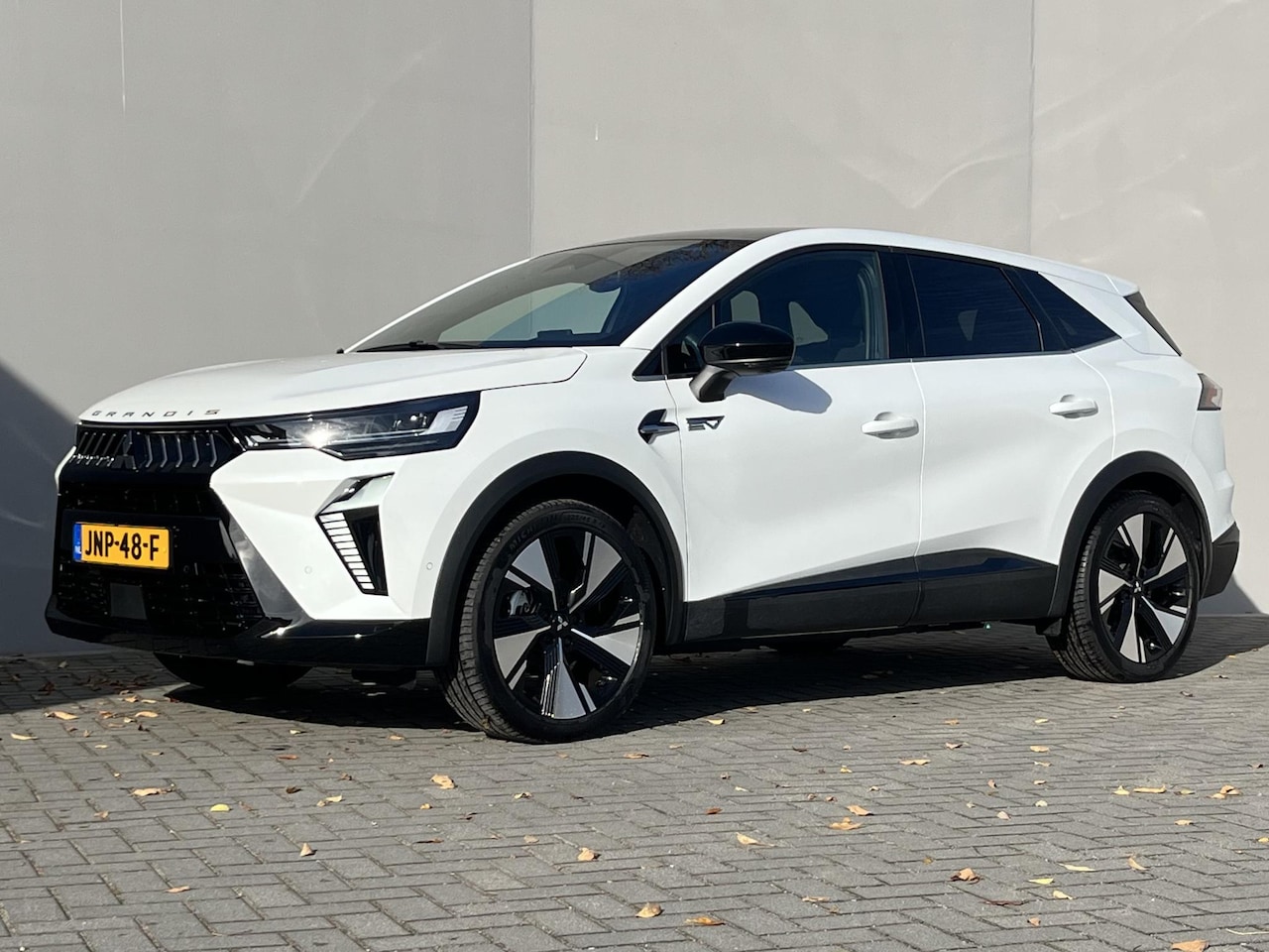 Mitsubishi Grandis - 1.8 HEV Instyle AUTOMAAT / 8 jaar fabrieksgarantie / Elektrochromatisch glazen panoramadak - AutoWereld.nl