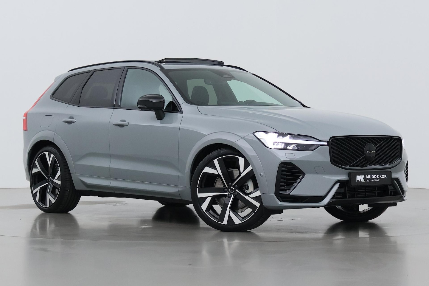 Volvo XC60 - T6 Ultra Black Edition | Luchtvering | 22 Inch | Stoelventilatie | Bowers&Wilkins | Trekh - AutoWereld.nl
