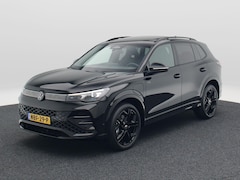 Volkswagen Tiguan - 1.5 eHybrid R-Line Edition | Trekhaak | Panoramadak | Black Style | Head-Up Display |