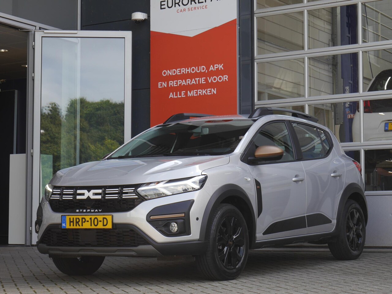 Dacia Sandero Stepway - 1.0 TCe 90 Comfort | Automaat | Navigatie | Camera achter | Parkeersensoren voor en achter - AutoWereld.nl