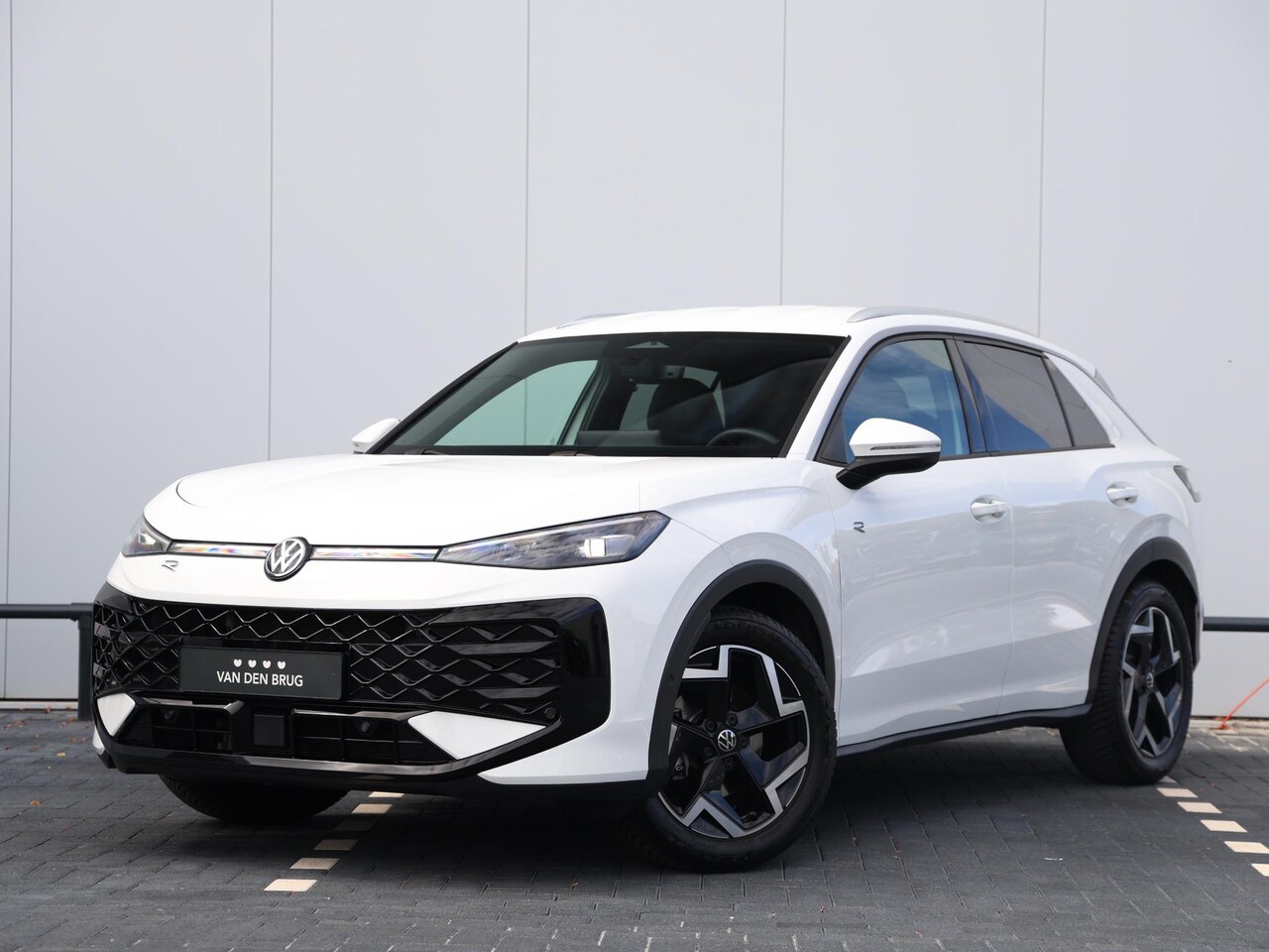 Volkswagen T-Roc - 1.5 eTSI R-Line 150pk DSG | Led Matrix | Camera | Trekhaak | Elektrische achterklep | Stoe - AutoWereld.nl