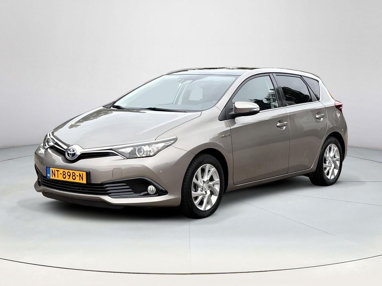 Toyota Auris - 1.8 Hybrid Trend | Panoramadak | Navigatie | Trekhaak | Rijklaarprijs incl. garantie | - AutoWereld.nl