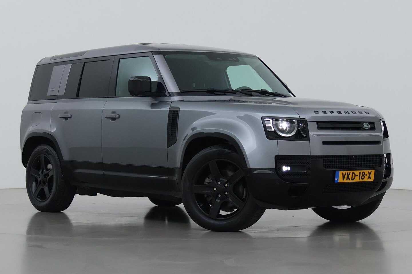 Land Rover Defender 110 - D200 SE | COMMERCIAL | Luchtvering | ClearSight | 360° Camera | Meridian | Stoel+Stuurverw - AutoWereld.nl