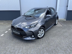 Toyota Yaris - 1.5 Hybrid 115 Business Special , Parkeersensoren Voor en Achter, Stoelverwarming, Apple/A