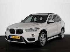 BMW X1 - sDrive18i Executive Sport Line Panoramadak Trekhaak Groot Navi Stoelverwarming