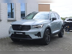Volvo XC40 - B4 Aut. Plus Black Edition | Panoramadak | Trekhaak | Verwarmbare voorstoelen, achterbank