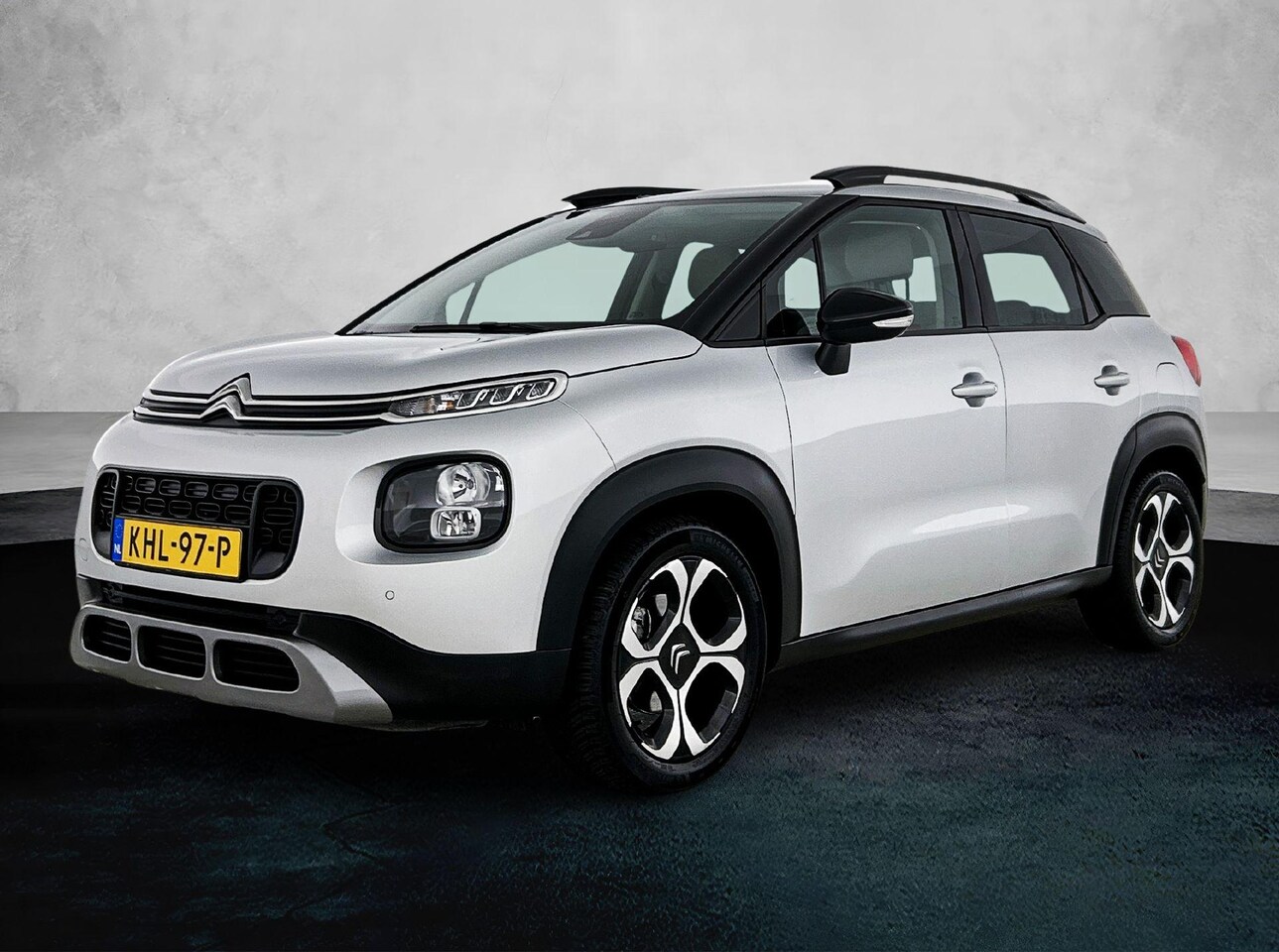 Citroën C3 Aircross - 1.2 110pk S&S Shine Automaat | Navigatie | Climate Control | Cruise Control | Camera | 17" - AutoWereld.nl