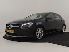 Mercedes-Benz A-klasse - 180 Business Solution AMG | Cruise control | Climate control | Sport stoelen | Apple carpl