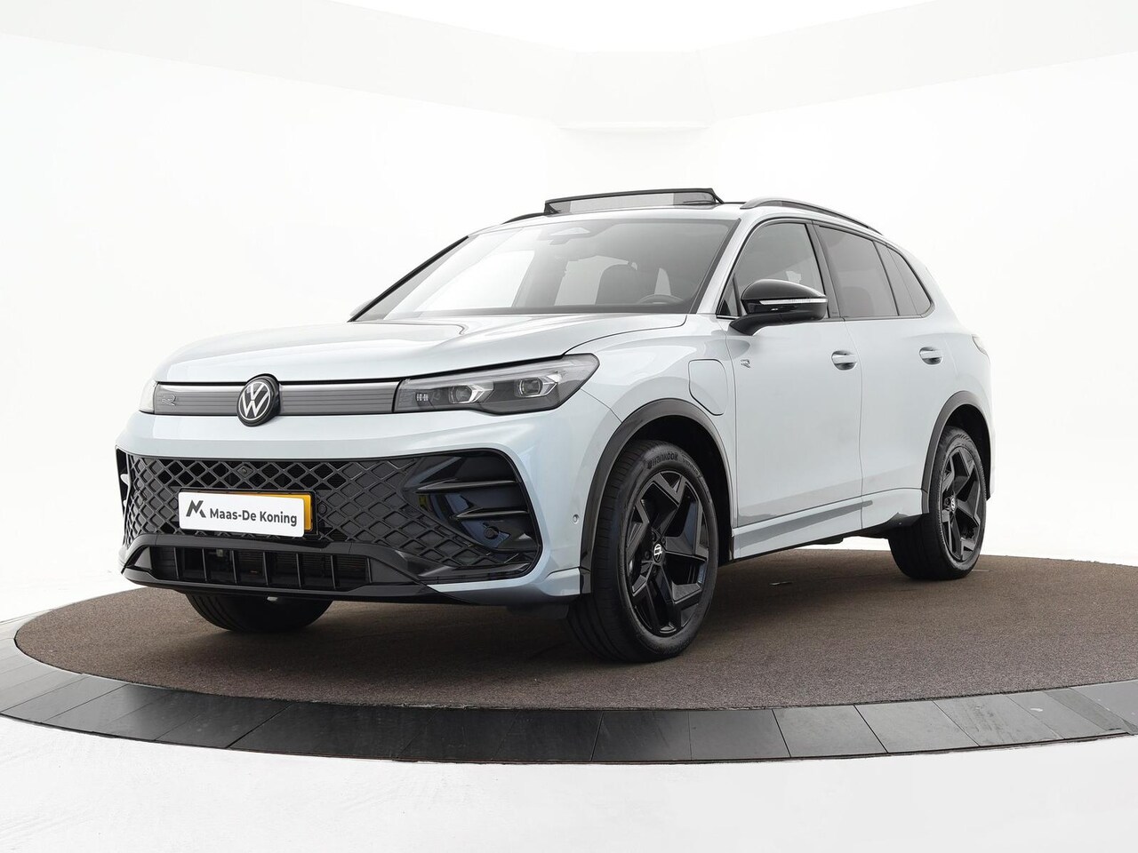 Volkswagen Tiguan - 1.5 eHybrid 272pk DSG R-Line Edition · Panoramadak · Inklap. Trekhaak · 360 Camera · Matri - AutoWereld.nl