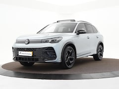 Volkswagen Tiguan - 1.5 eHybrid 272pk DSG R-Line Edition · Panoramadak · Inklap. Trekhaak · 360 Camera · Matri