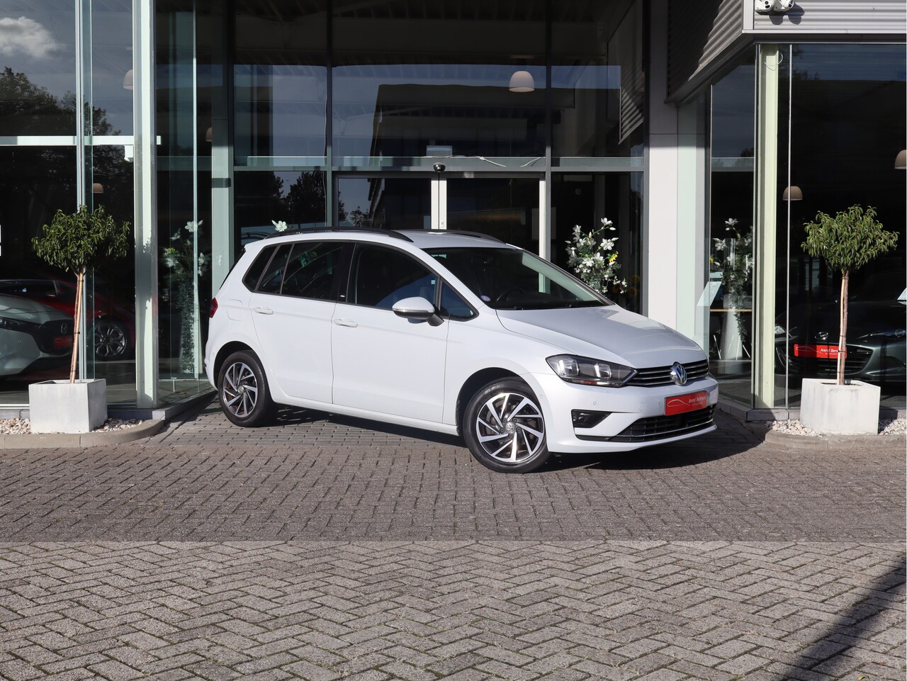 Volkswagen Golf Sportsvan - 1.2 TSI Connected Series AUTOMAAT / Trekhaak / Navi / Clima / Cruise / LM-Velgen - AutoWereld.nl