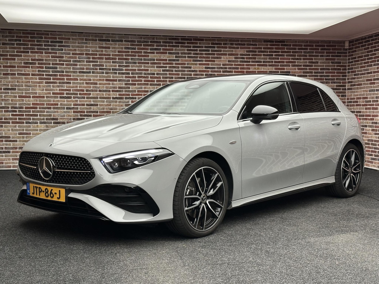 Mercedes-Benz A-klasse - 250 e Business AMG-pakket | Dak| Trekhaak| Burmester| Memory| BTW| - AutoWereld.nl