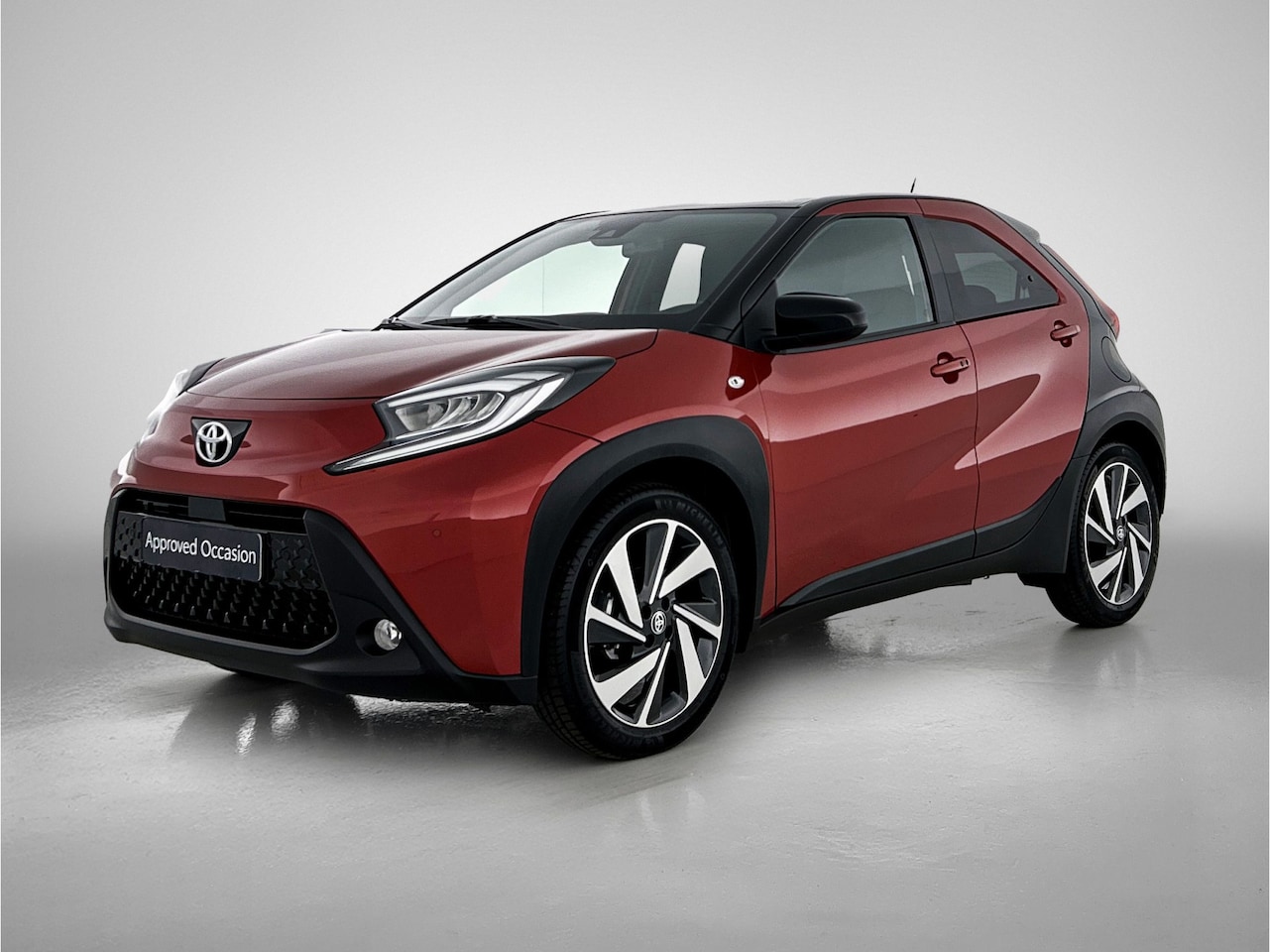 Toyota Aygo X - 1.0 VVT-i S-CVT Envy Bi-Tone | Stoelverwarming | Navigatie | 18 inch LM Velgen | Sl113 - AutoWereld.nl