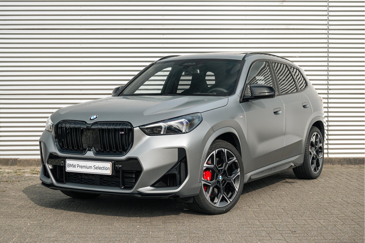 BMW X1 - M35i High Executive Automaat / Panoramadak / M Sportstoelen / Adaptieve LED / M Adaptief o - AutoWereld.nl