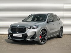 BMW X1 - M35i High Executive Automaat / Panoramadak / M Sportstoelen / Adaptieve LED / M Adaptief o