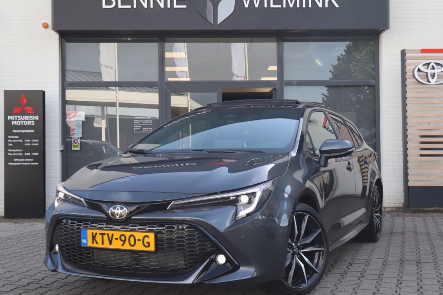 Toyota Corolla Touring Sports - Hybrid 140 GR Sport | Schuif/Kantel Dak | Headup Display | Apple/Android Auto | - AutoWereld.nl
