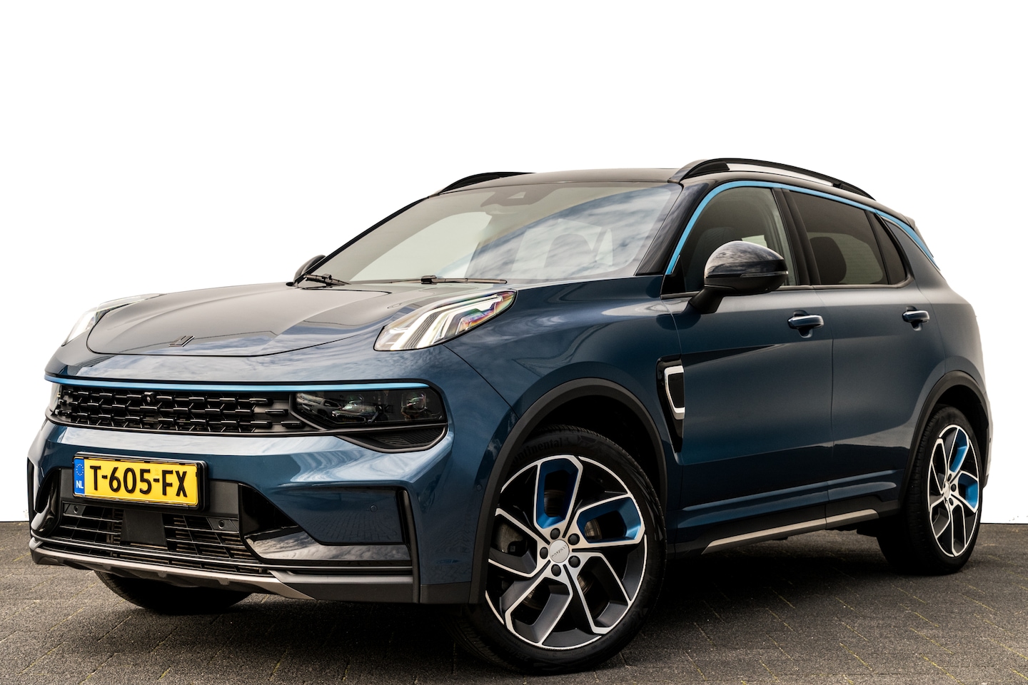 Lynk & Co 01 - 1.5 Plug-in Hybrid 262 Pk | Zwarte hemel | Panoramadak | 75 km Elektrisch | 360 Camera | N - AutoWereld.nl