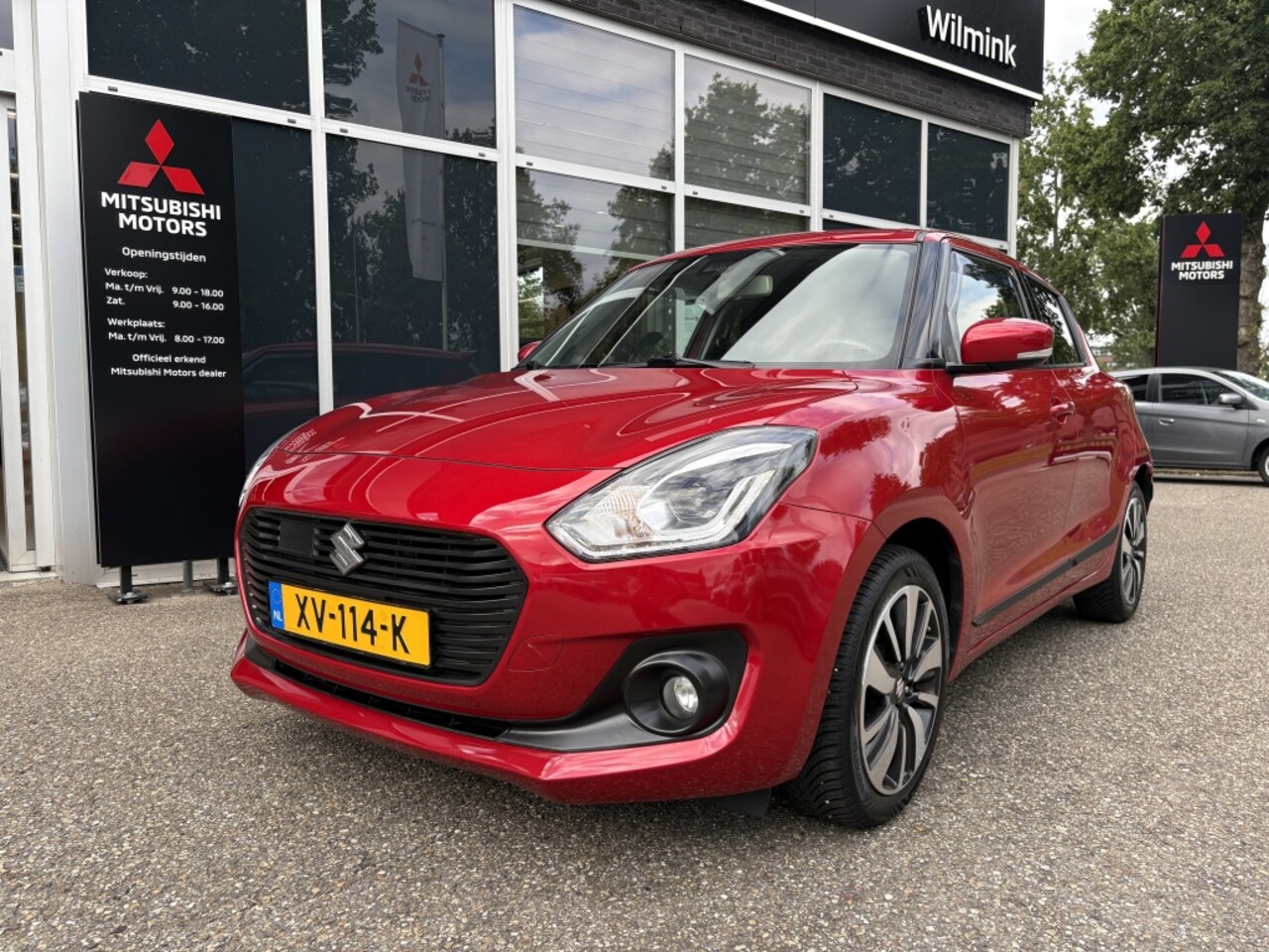 Suzuki Swift - 1.0 Stijl Smart Hybrid | Trekhaak | All Seasons - AutoWereld.nl