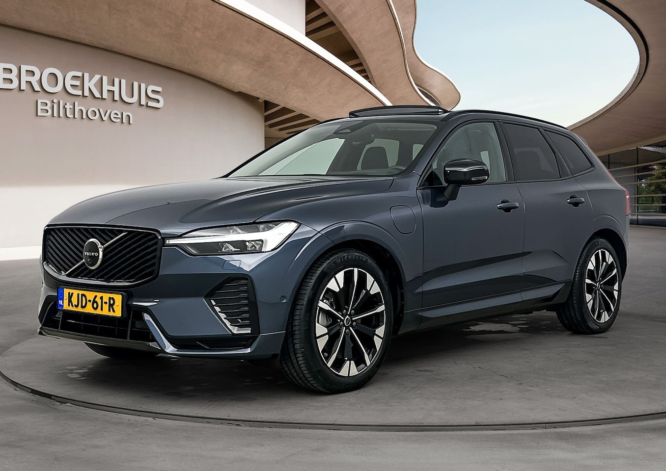 Volvo XC60 - Facelift T6 Plug-in hybrid AWD Ultra Dark | Luchtvering | Trekhaak | Extra Getint Glas | P - AutoWereld.nl